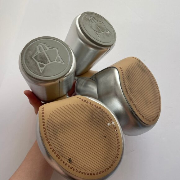 Naked Wolfe Wow Silver Leather Platform Sandals Size 7 Padded Heel Embossed Logo - Picture 4 of 6